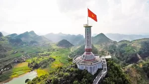 Lung Cu flag tower